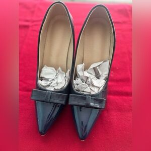 Elegant Navy Blue Women's Shoes with Bow Detail